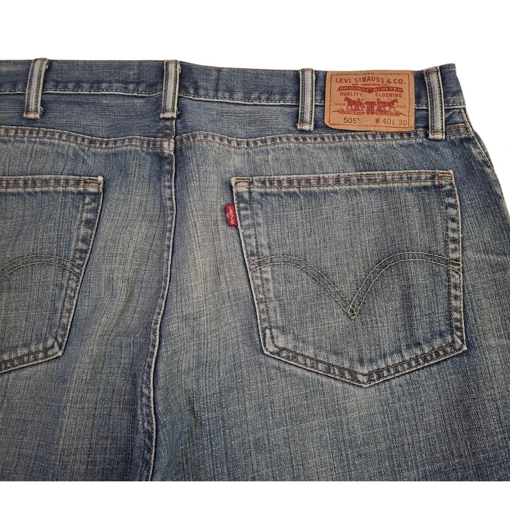 Vintage Levis 505 Straight Fit Jeans Men's  40x30 Medium Wash Blue Denim Y2K